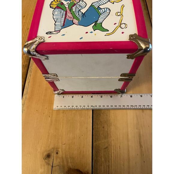 Vintage Jem & The Rockers Wood Doll Storage Case Holder Pink White W/ Handle - Picture 9 of 9
